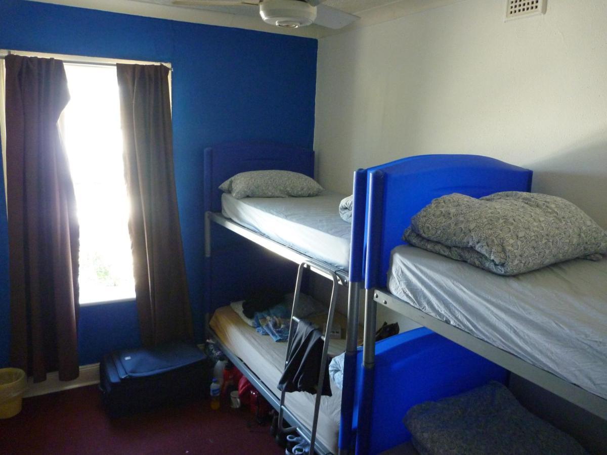 Adelaide Travellers Inn Backpackers Hostel Bilik gambar